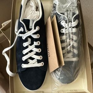 NWT Ellen DeGeneres ladies sneakers